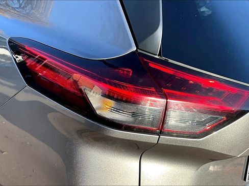 Used 2023 Nissan Rogue S image 25