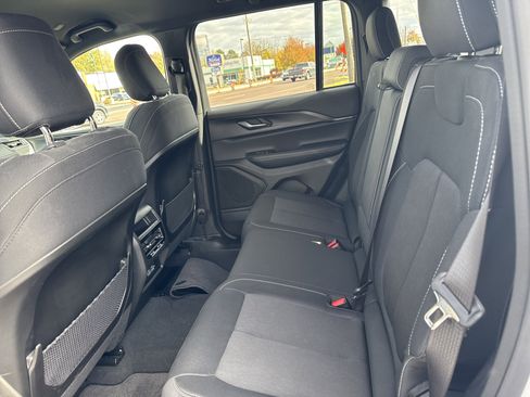 Certified 2024 Jeep Grand Cherokee Laredo w/ Trailer Tow Package image 9