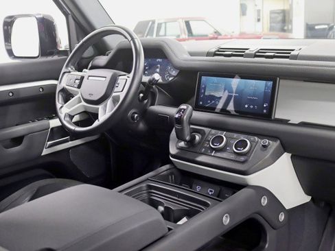 Used 2020 Land Rover Defender 110 First Edition image 34
