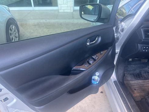 Used 2021 Nissan Leaf SV image 4