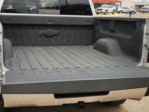 Used 2018 Chevrolet Silverado 1500 LT w/ Texas Edition RWD image 10