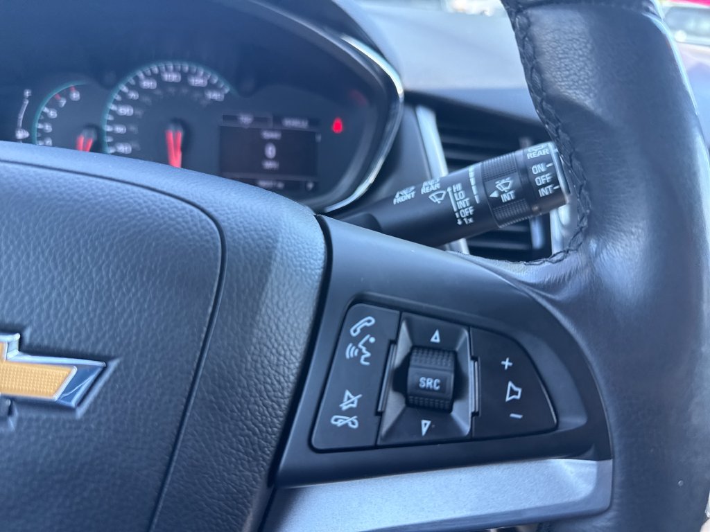 Used 2021 Chevrolet Trax LT w/ Premium Seat Package AWD/4WD image 25