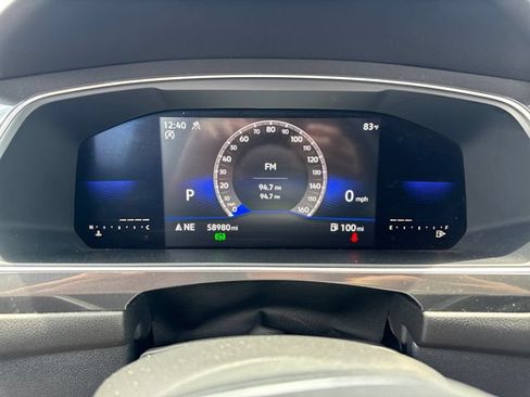 Used 2022 Volkswagen Tiguan SE AWD/4WD image 25