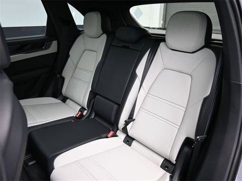 New 2025 Porsche Cayenne S image 19