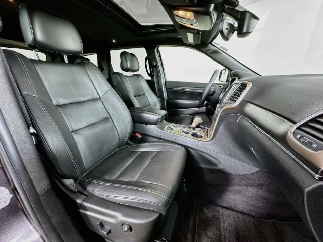 Used 2017 Jeep Grand Cherokee Limited AWD/4WD image 29