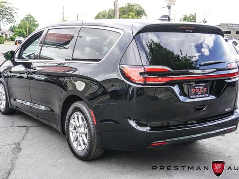 Used 2026 Chrysler Pacifica Select FWD image 19