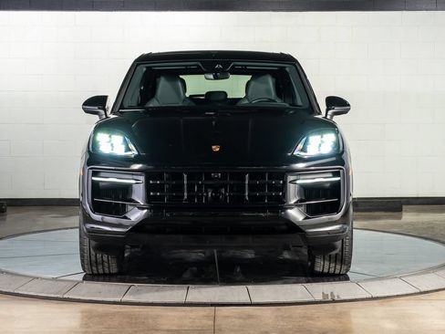 Used 2025 Porsche Cayenne AWD/4WD image 8