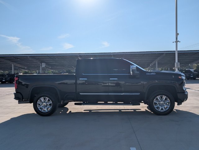 Used 2024 Chevrolet Silverado 2500 High Country w/ High Country Premium Package AWD/4WD image 6