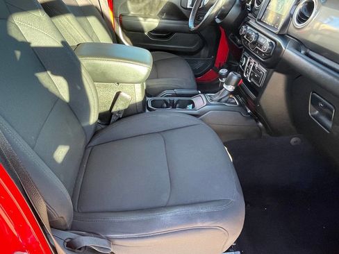 Used 2022 Jeep Gladiator Overland w/ Cold Weather Group image 13