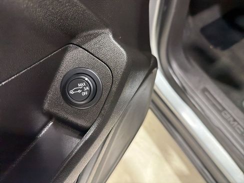 Used 2024 GMC Terrain SLT image 20