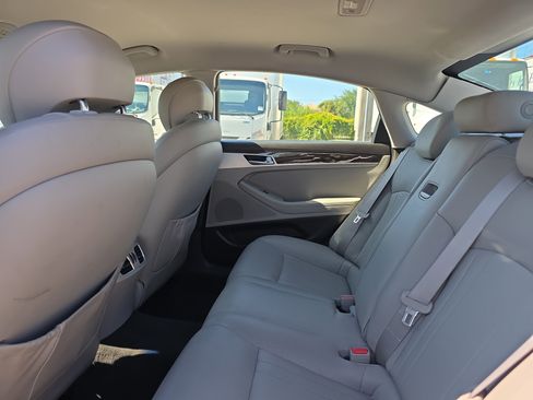 Used 2016 Hyundai Genesis 3.8 RWD image 16