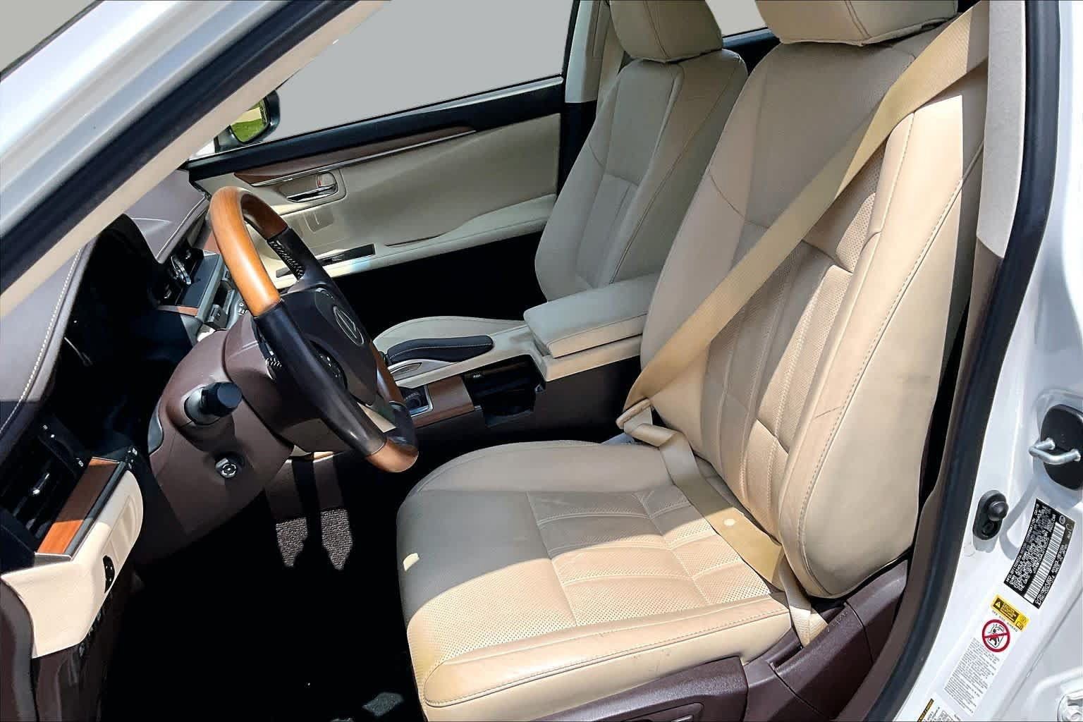 Used 2018 Lexus ES 300h w/ Luxury Package FWD image 7