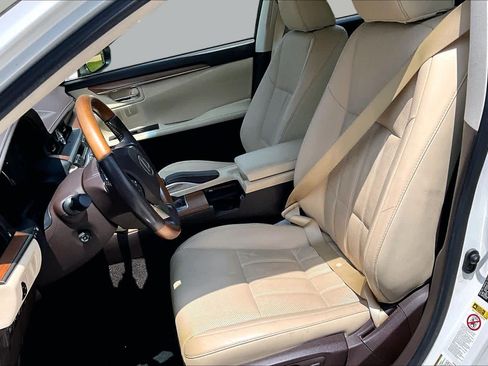 Used 2018 Lexus ES 300h w/ Luxury Package FWD image 7