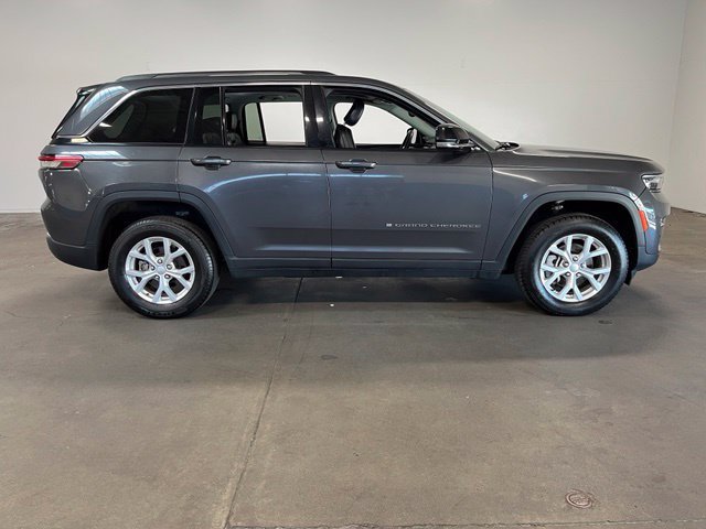Used 2023 Jeep Grand Cherokee Limited AWD/4WD image 2