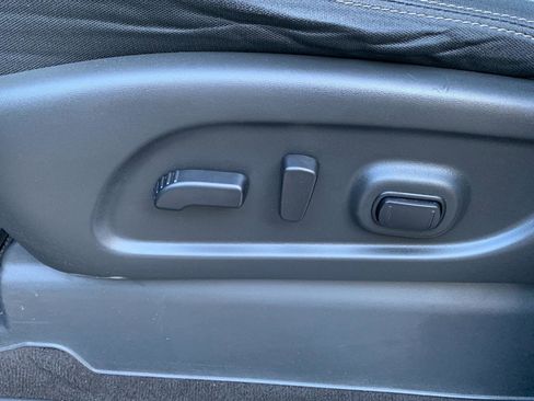 Used 2019 Nissan Titan SV w/ SV Convenience Package image 19