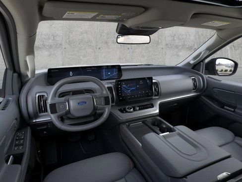 New 2025 Ford Expedition Active image 9