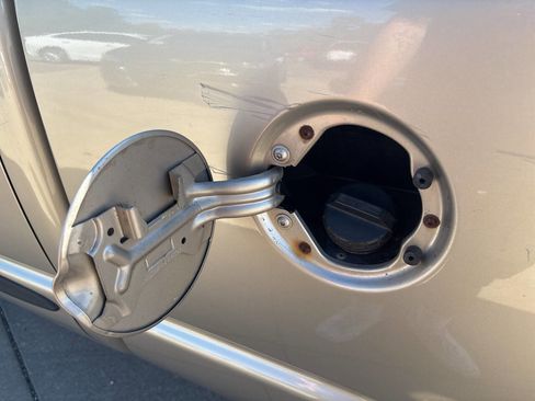 Used 2005 Dodge Ram 1500 Truck SLT image 8