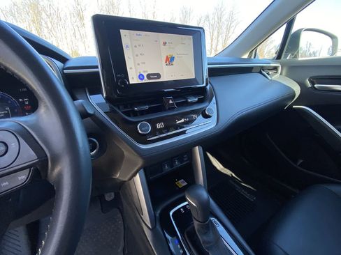 Used 2023 Toyota Corolla Cross XLE w/ Convenience Package image 28