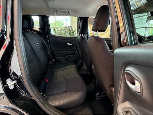 Used 2023 Jeep Renegade Latitude AWD/4WD image 38