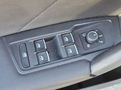 Used 2019 Volkswagen Tiguan SEL Premium image 24