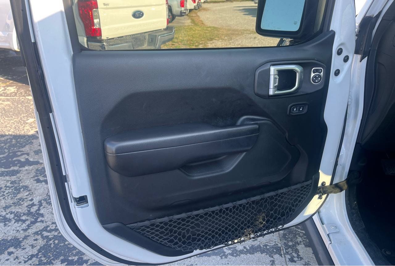Used 2018 Jeep Wrangler Unlimited Rubicon AWD/4WD image 9