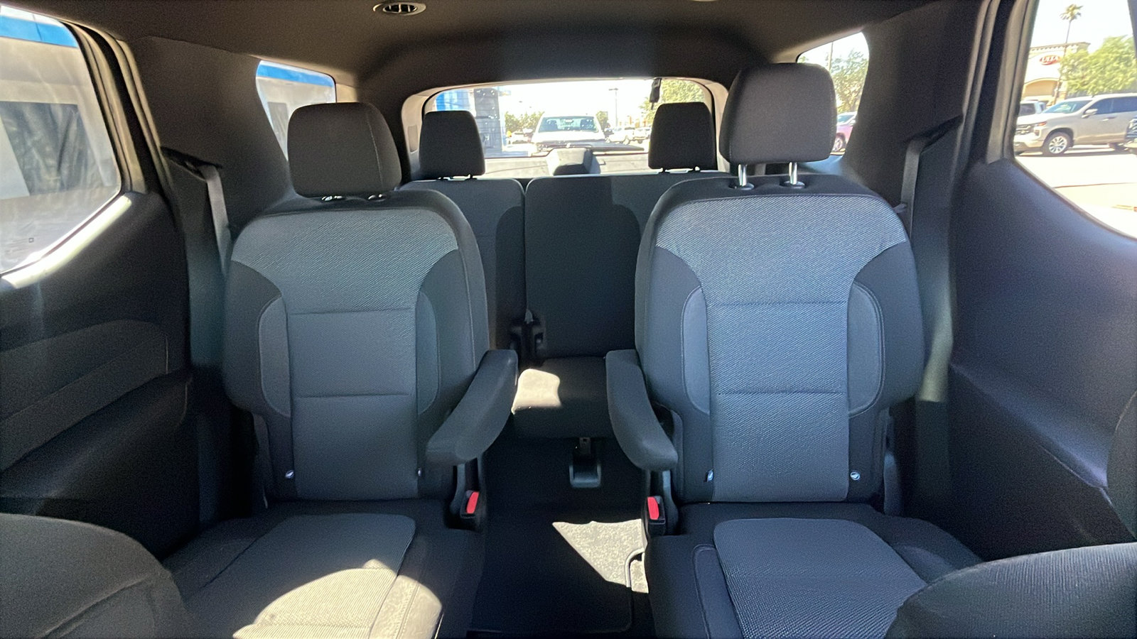 Used 2023 Chevrolet Traverse LT FWD image 23