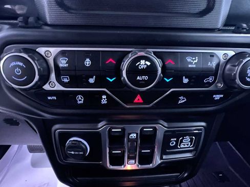 Used 2020 Jeep Wrangler Unlimited Sport image 27