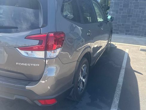 Used 2019 Subaru Forester Premium AWD/4WD image 5
