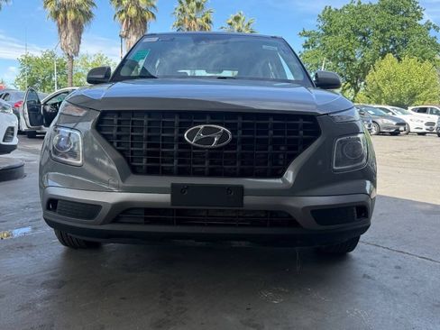 Used 2020 Hyundai Venue SE FWD image 18