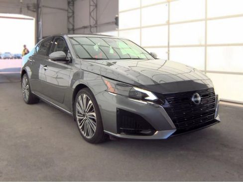 Used 2024 Nissan Altima 2.5 SL AWD/4WD image 4
