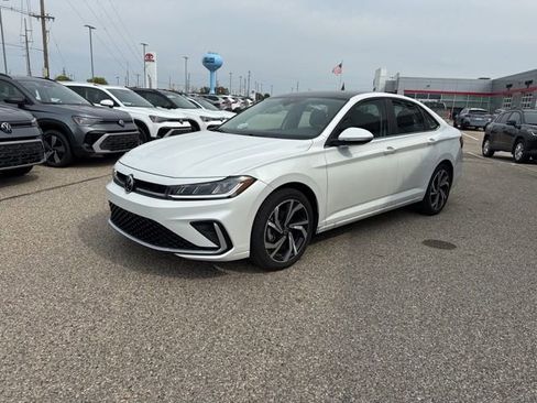 Used 2025 Volkswagen Jetta SEL image 3