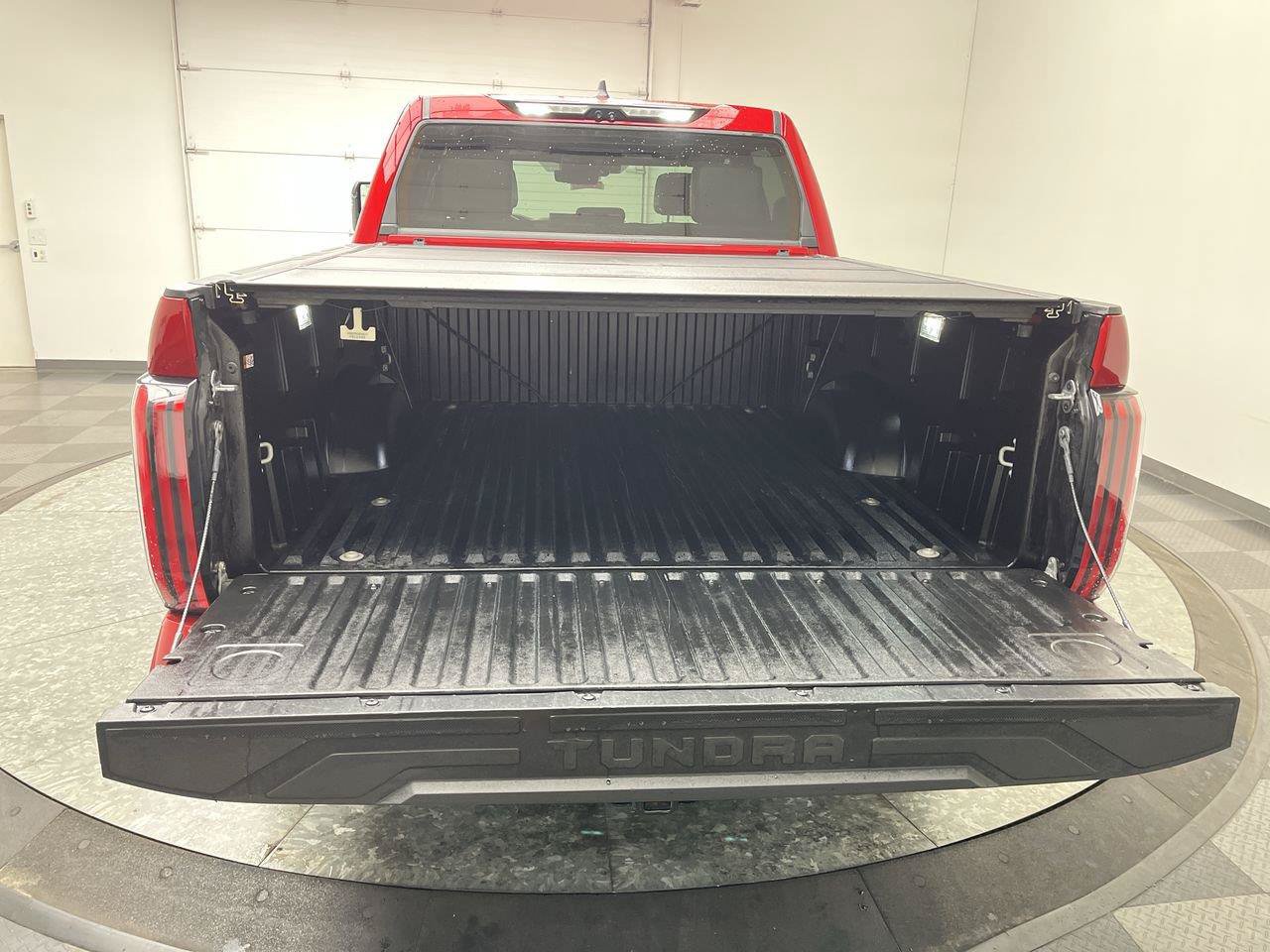 Used 2025 Toyota Tundra Limited AWD/4WD image 29