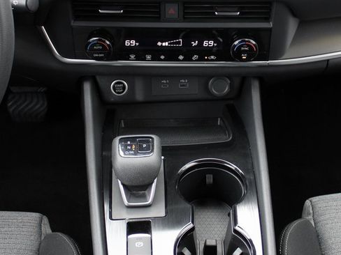 Certified 2023 Nissan Rogue SV image 35