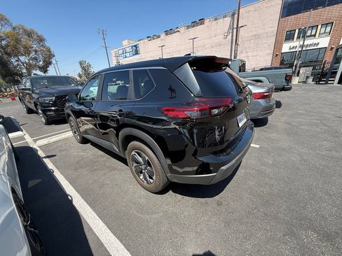 Used 2025 Nissan Rogue SV FWD image 4