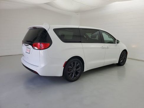 Used 2018 Chrysler Pacifica Touring Plus w/ S Appearance Package image 5