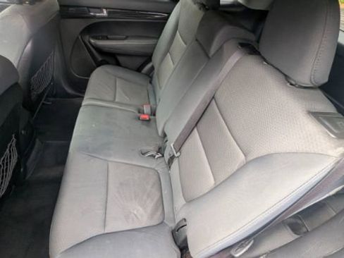 Used 2013 Kia Sorento LX image 19