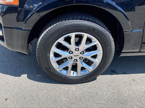 Used 2017 Ford Expedition Limited w/ Equipment Group 301A AWD/4WD image 2