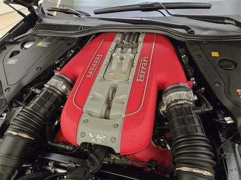 Used 2020 Ferrari 812 Superfast image 28