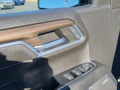 Used 2022 Chevrolet Silverado 1500 LT Trail Boss w/ LT Trail Boss Premium Package image 7