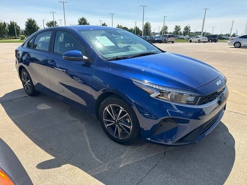 Used 2023 Kia Forte LXS w/ LXS Technology Package FWD image 4