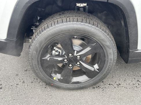 New 2025 Jeep Grand Cherokee L Limited image 7