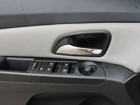 Used 2016 Chevrolet Cruze LS FWD image 8