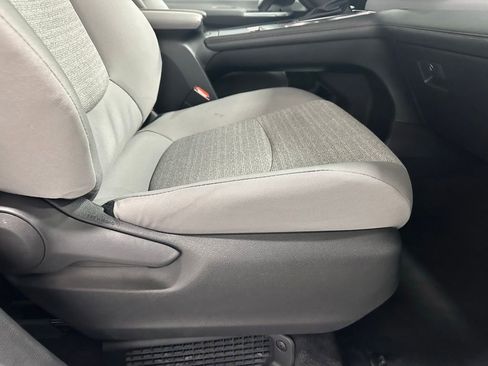 Used 2025 Toyota Sienna LE image 63