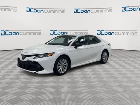 Used 2020 Toyota Camry LE image 4