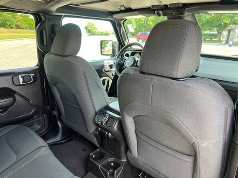 Used 2025 Jeep Wrangler Unlimited Sport AWD/4WD image 34