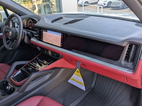Certified 2025 Porsche Cayenne image 25