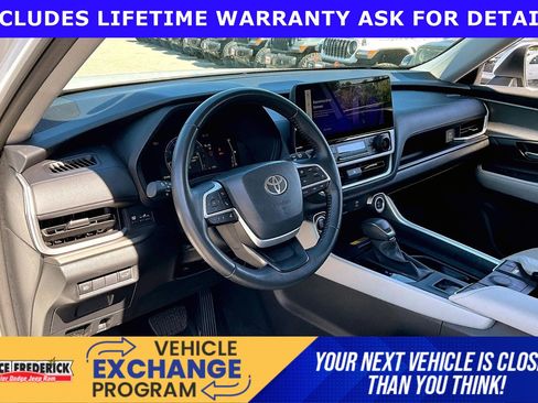Used 2024 Toyota Grand Highlander AWD image 11