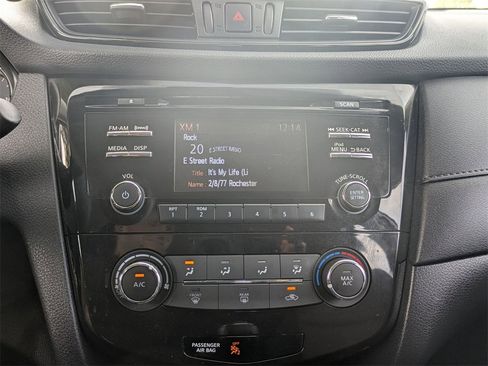 Used 2017 Nissan Rogue S image 14