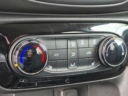 Used 2021 Buick Encore GX Preferred w/ Cold Weather Comfort Package FWD image 22