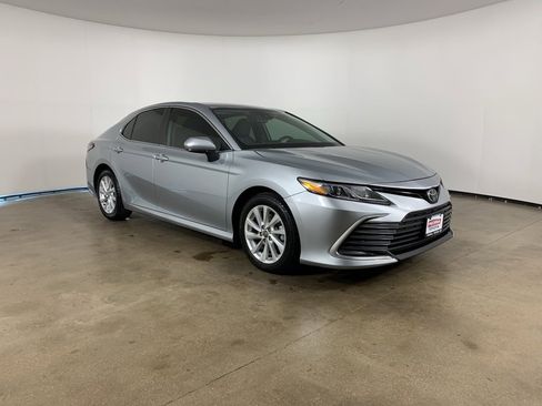 Used 2024 Toyota Camry LE image 5